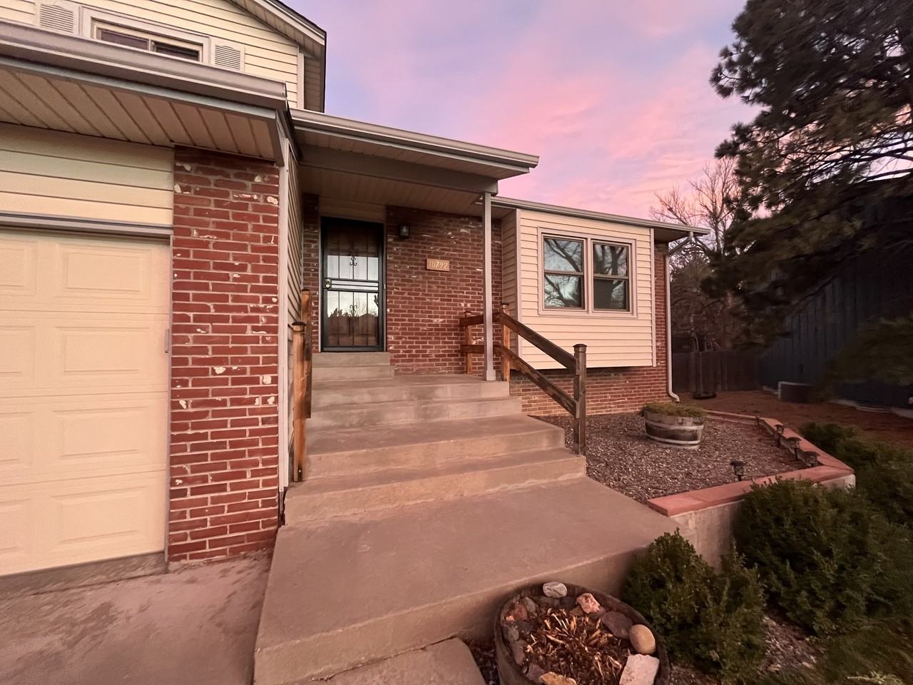 10792 Grove Ln - Photo 3 of 22