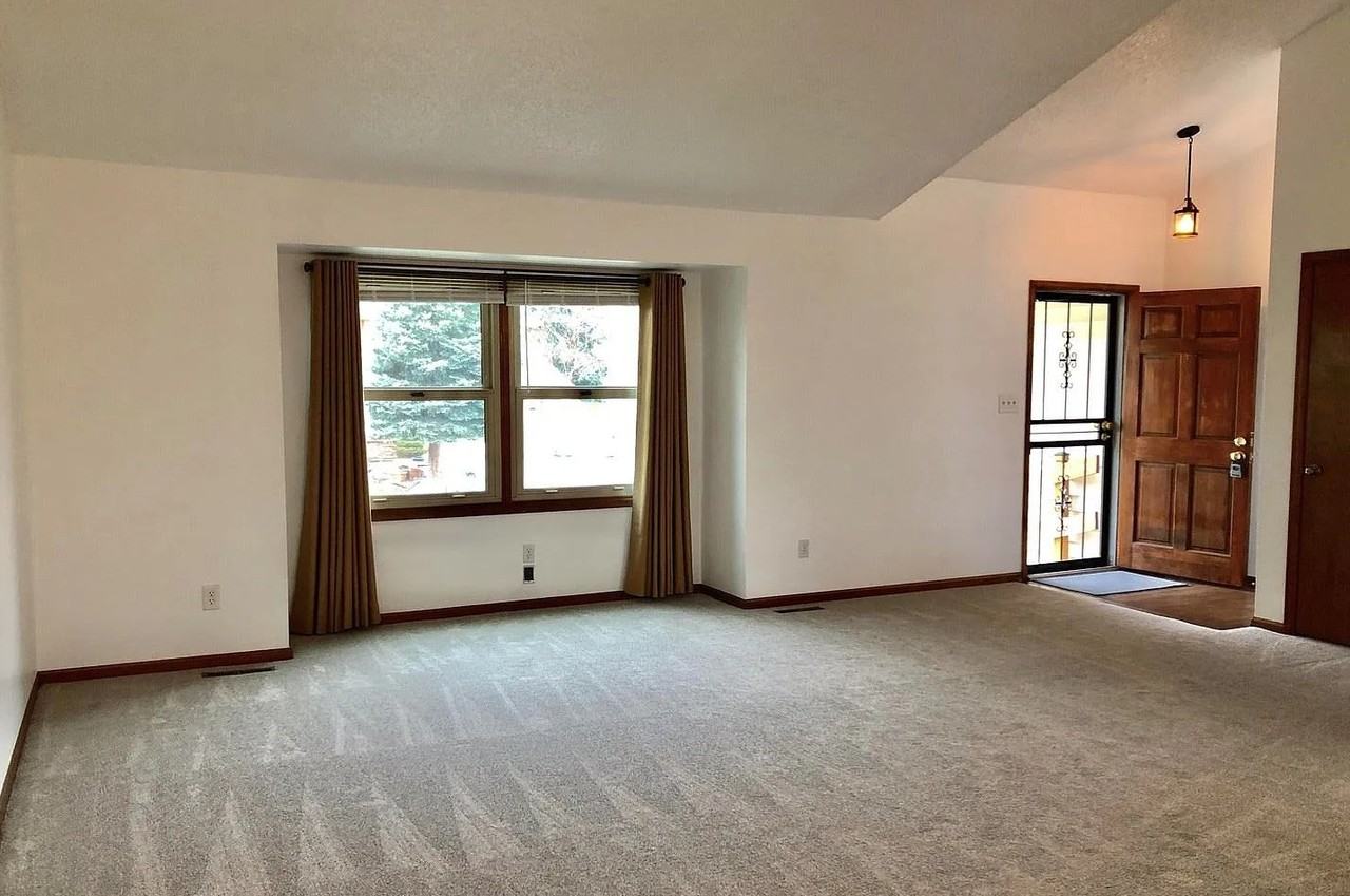 10792 Grove Ln - Photo 4 of 22