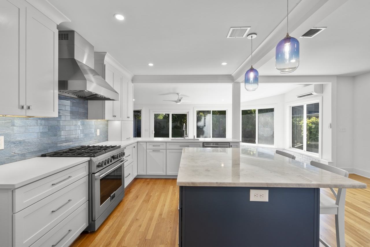 25 Crescent Bluff Ave #1 - Photo 3 of 32