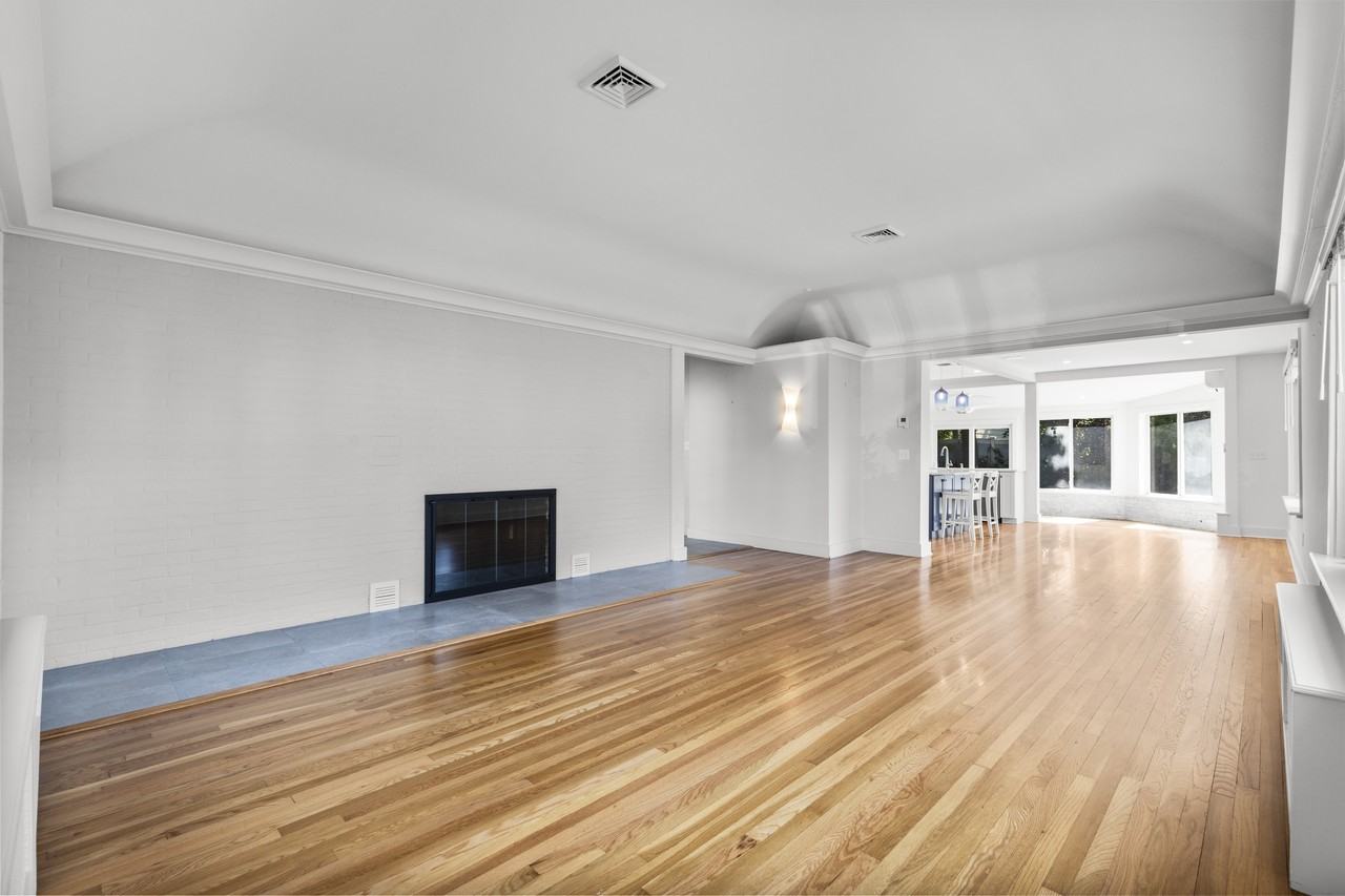 25 Crescent Bluff Ave #1 - Photo 6 of 32
