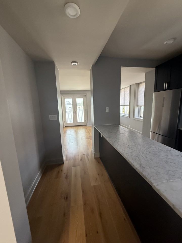 2100 Newport Pl Nw #1 - Photo 2 of 8