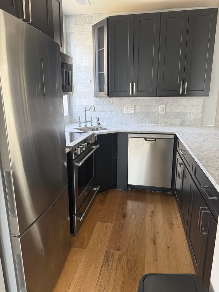 2100 Newport Pl Nw #1 - Photo 3 of 8