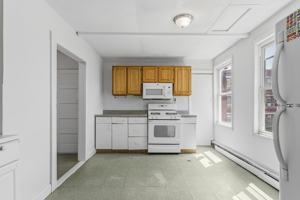 featured image of 32 Salem St #3