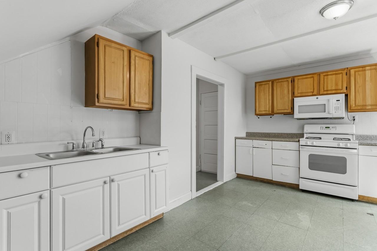 32 Salem St #3 - Photo 2 of 12