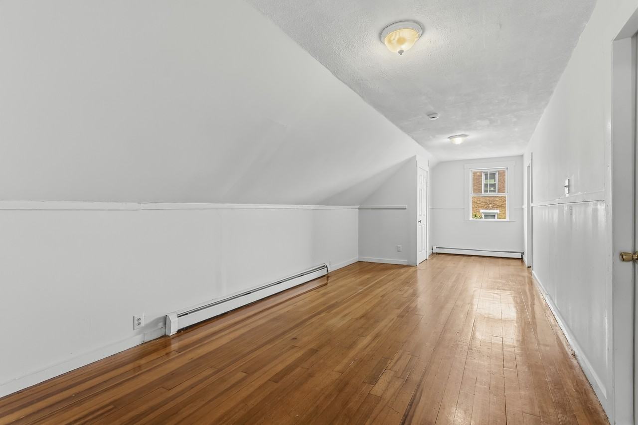 32 Salem St #3 - Photo 3 of 12