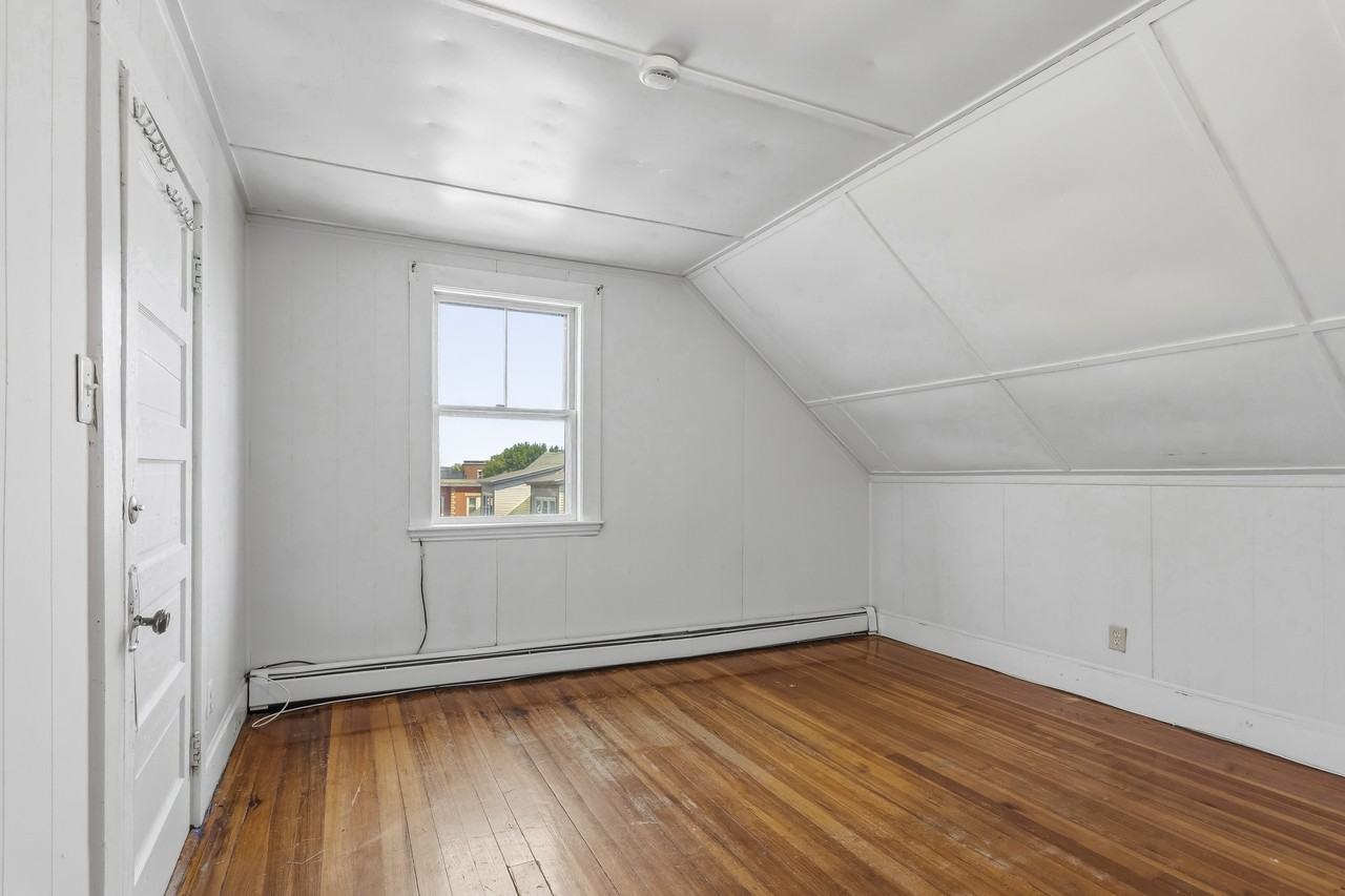 32 Salem St #3 - Photo 6 of 12