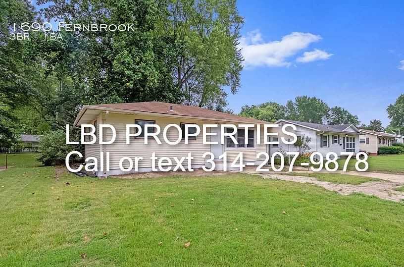 1690 Fernbrook Dr #1