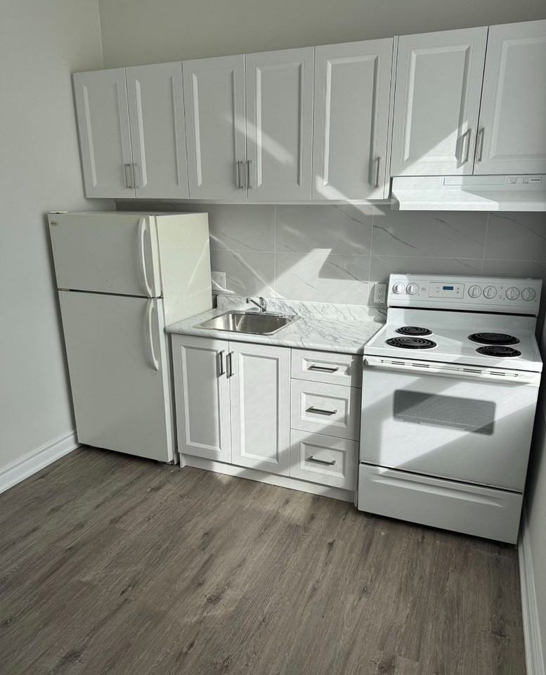 765 Pape Ave - Photo 4 of 6
