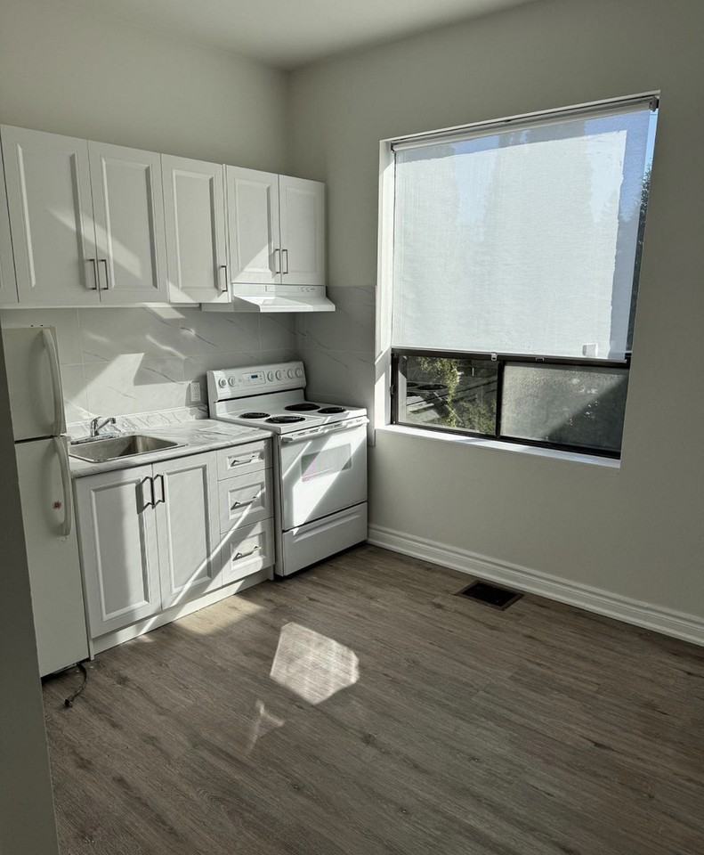 765 Pape Ave - Photo 2 of 6
