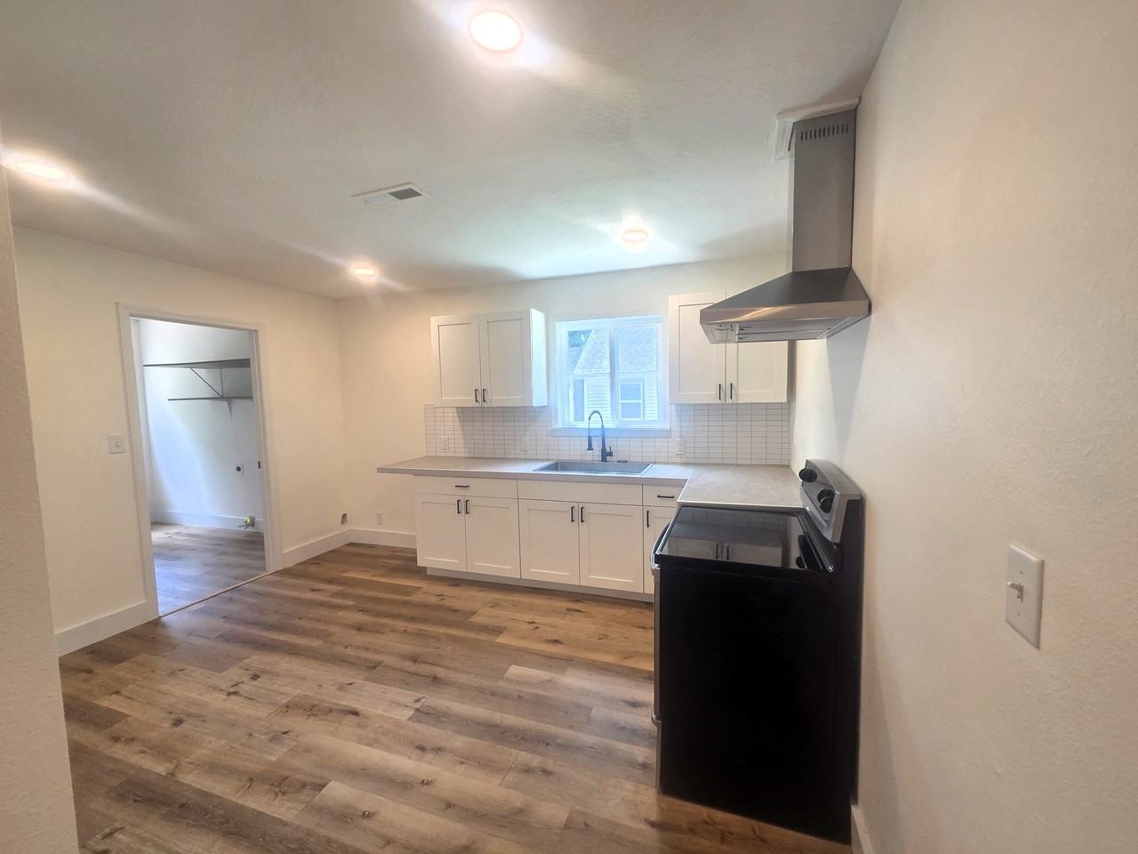 2842 W Elm St #1 - Photo 6 of 24