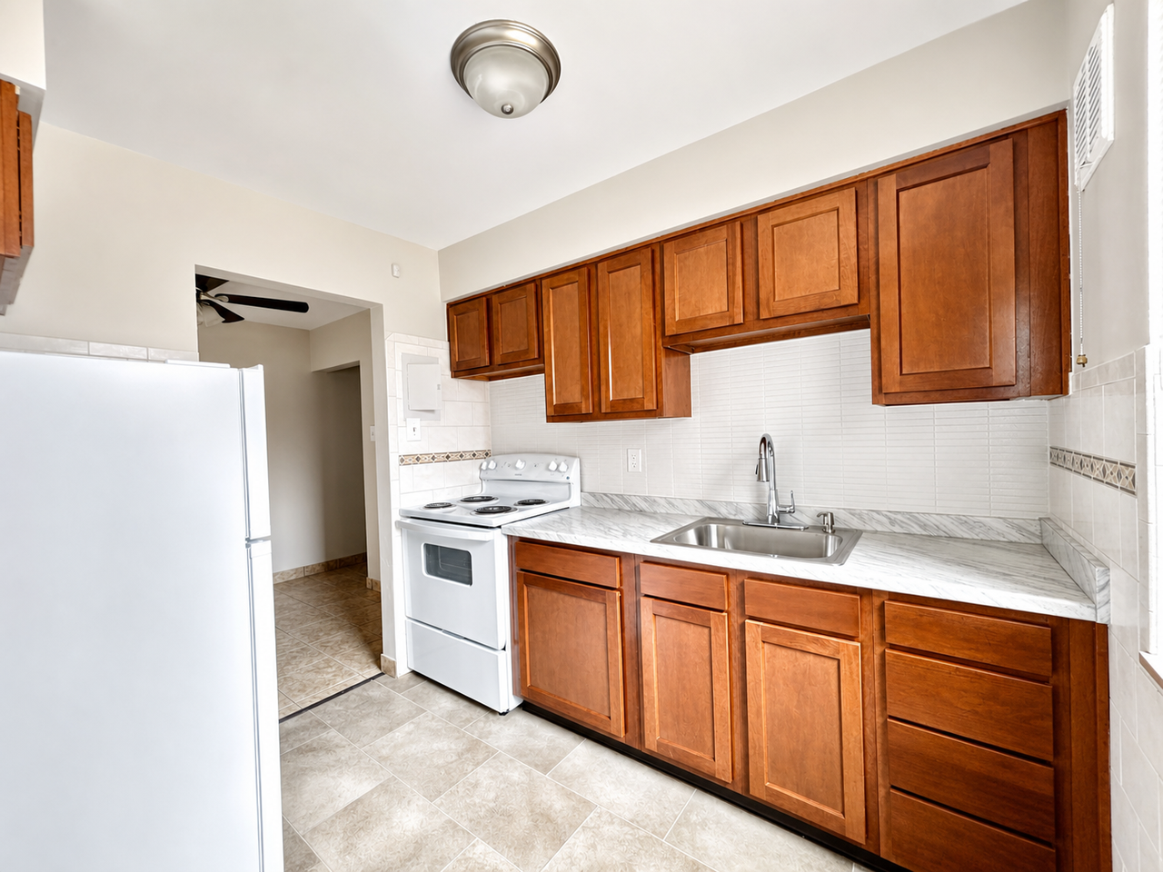 60 MARKHAM DRIVEAPT B-6 #B06 - Photo 2 of 6