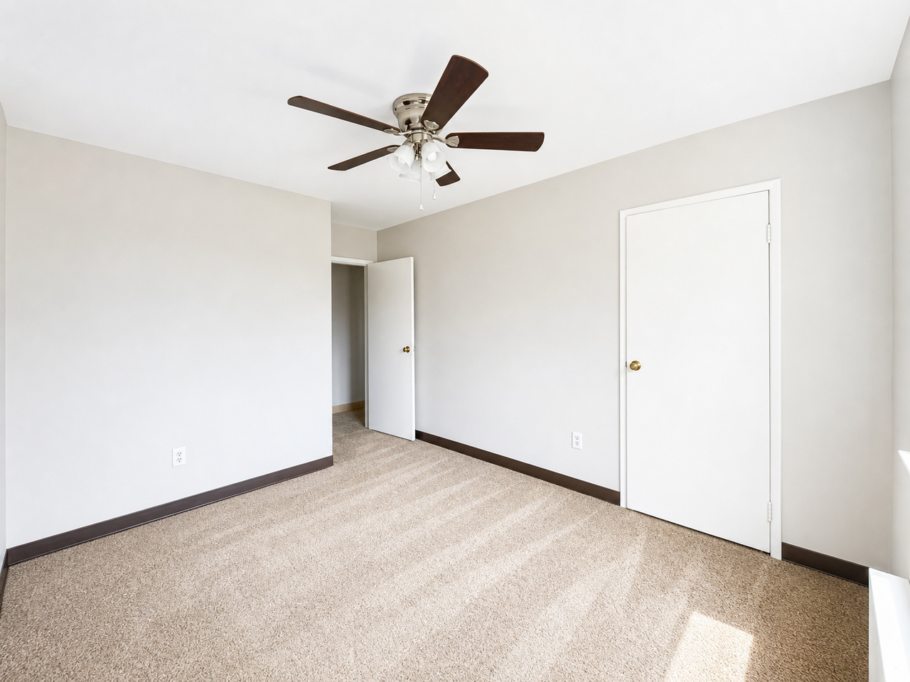 60 MARKHAM DRIVEAPT B-6 #B06 - Photo 3 of 6