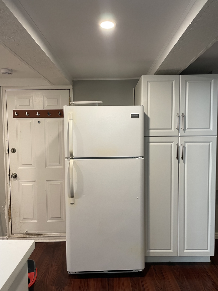 646 Park St N Lowr - Photo 2 of 9