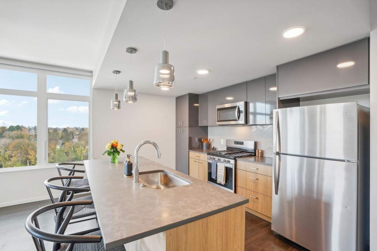 875 Ne 27th Ave - Photo 6 of 28