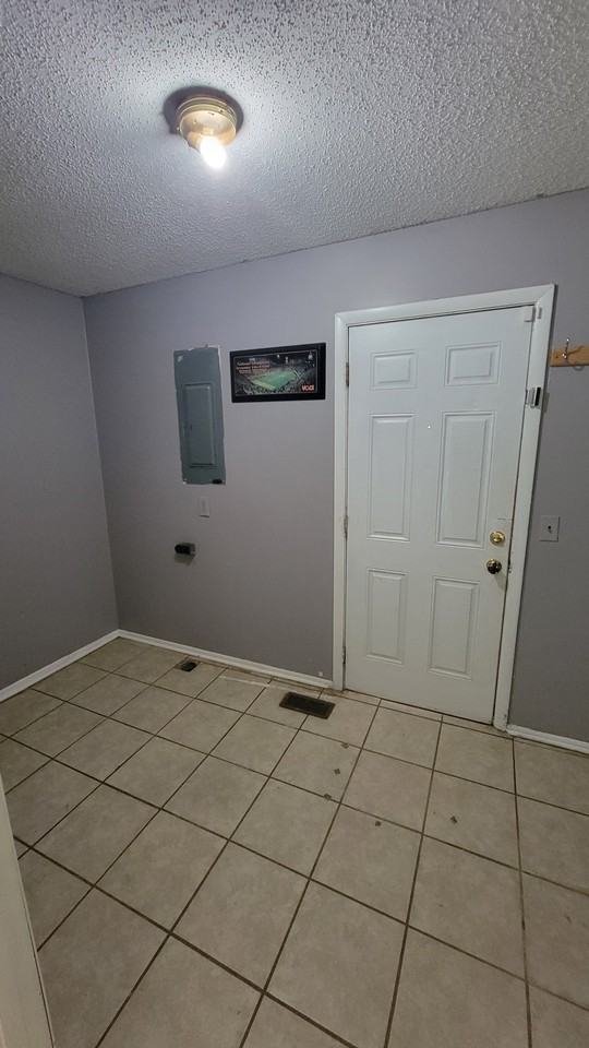 343 Paradise St #1 - Photo 4 of 6