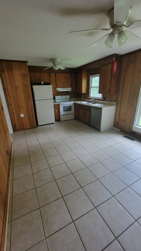 343 Paradise St #1 - Photo 5 of 6