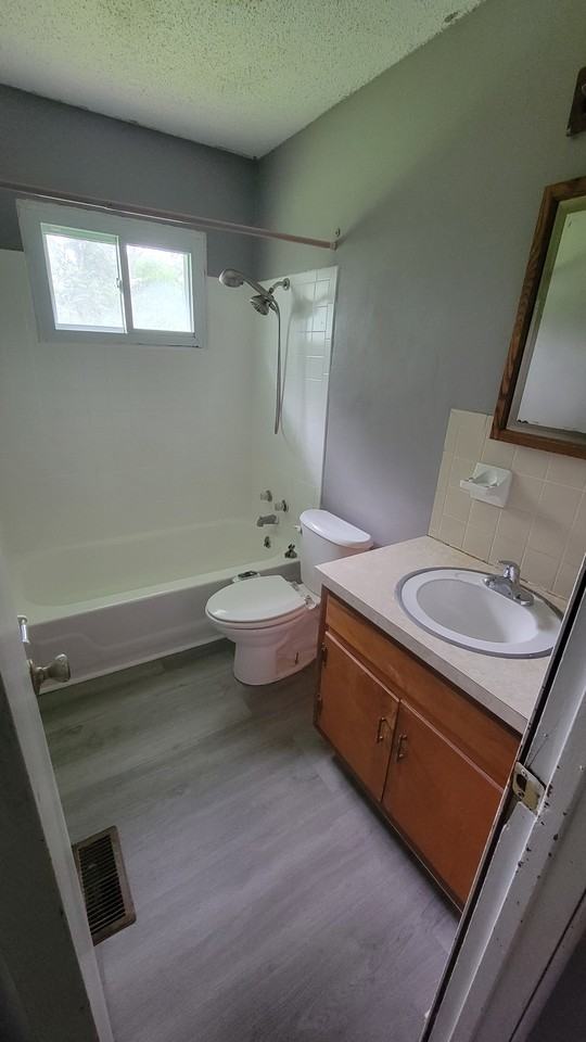 343 Paradise St #1 - Photo 6 of 6
