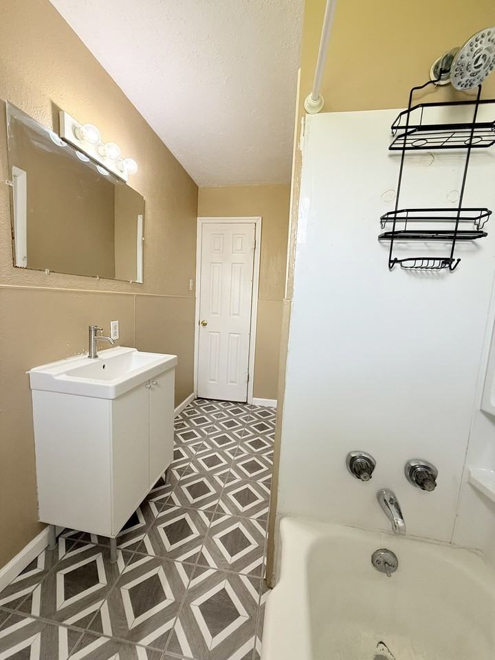531 Blair St #1 - Photo 7 of 12