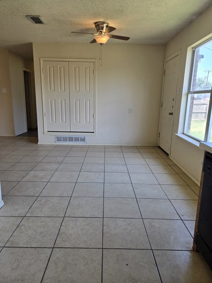 6311 31st St #1 - Photo 3 of 12