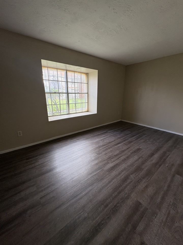 176 Goodson Dr #1 - Photo 6 of 10