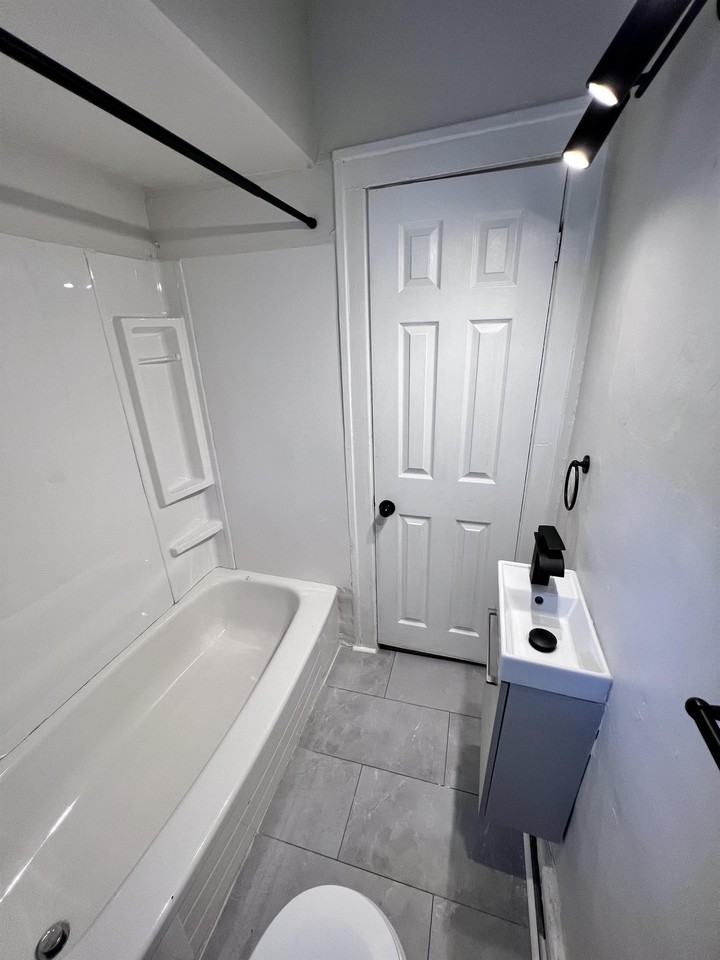 2236 Ontario St #4 - Photo 7 of 7
