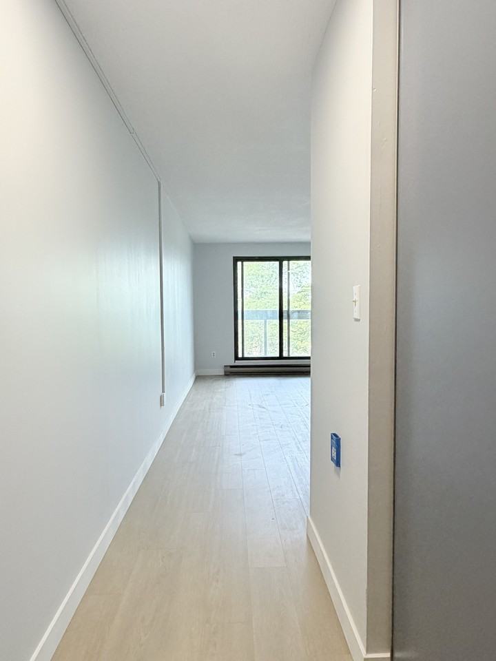 1653 Ouellette Ave #402 - Photo 2 of 10