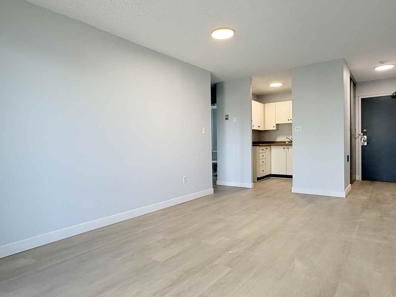 1653 Ouellette Ave #402 - Photo 3 of 10