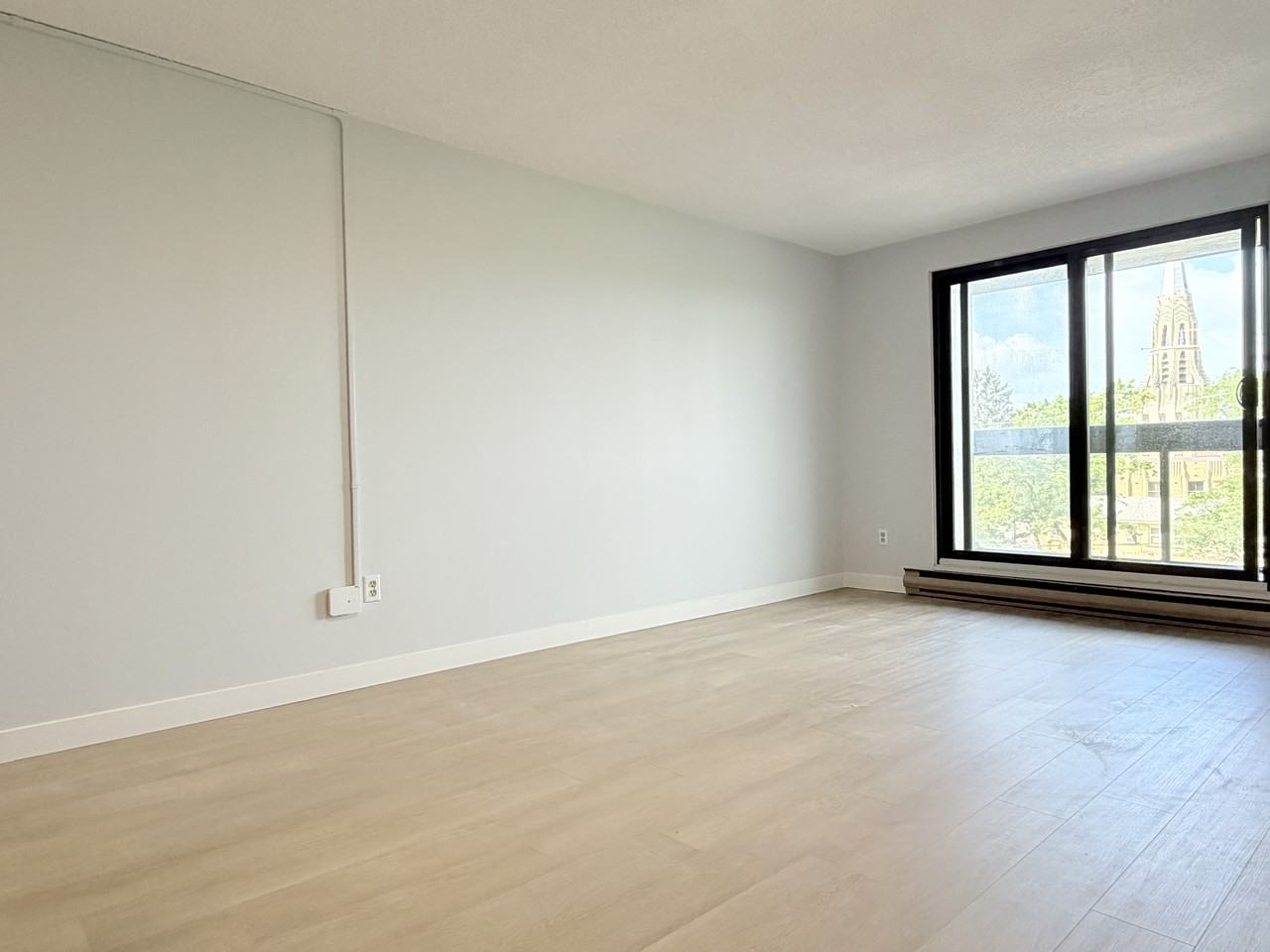 1653 Ouellette Ave #402 - Photo 4 of 10