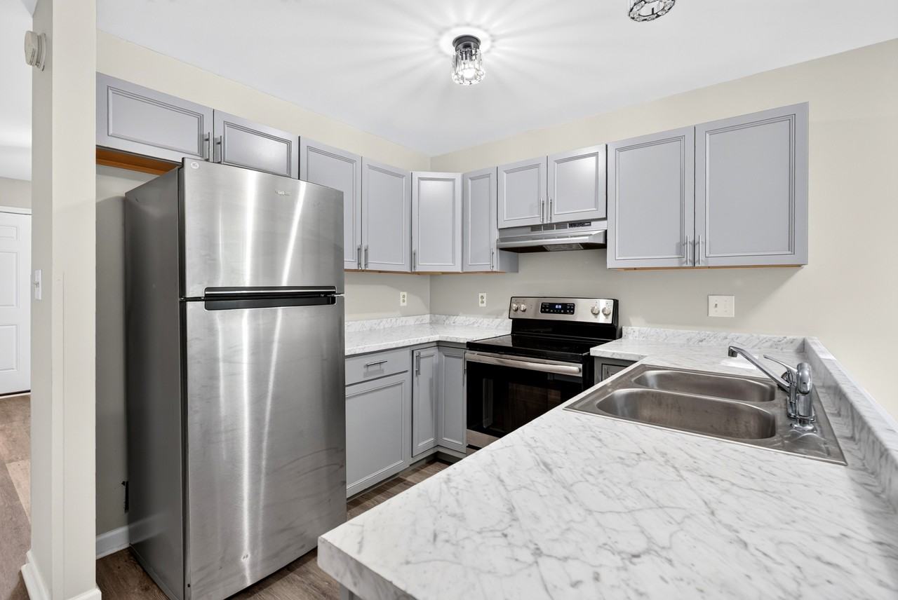 837 Princeton Cir #1 - Photo 4 of 10