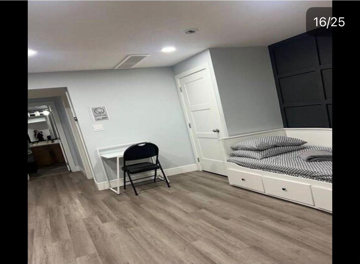 2731 Collins Cres Sw Bsmt #BS - Photo 2 of 10