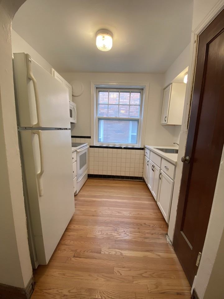 8828 Riverview Blvd Apt 1n #1N - Photo 4 of 18