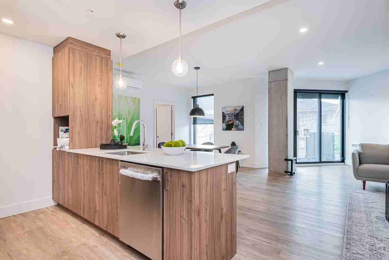 1700 Boulevard Angrignon #1006 - Photo 2 of 34