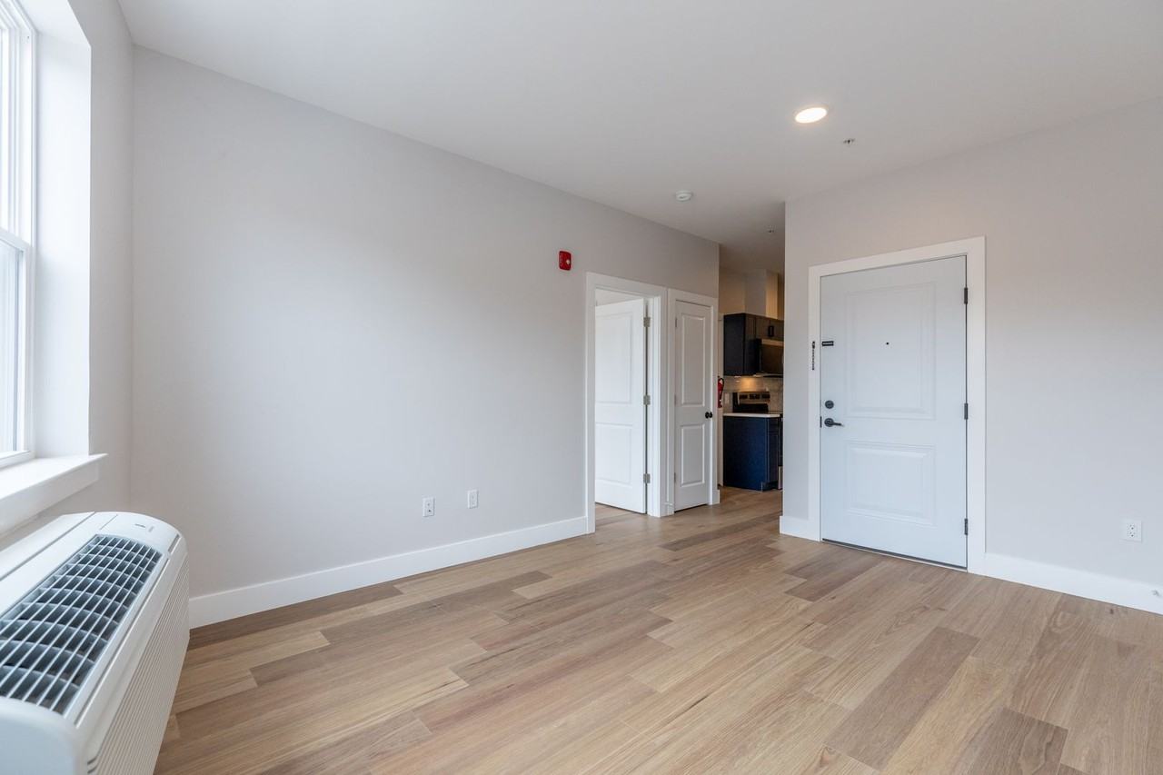 213 French St - Photo 2 of 9