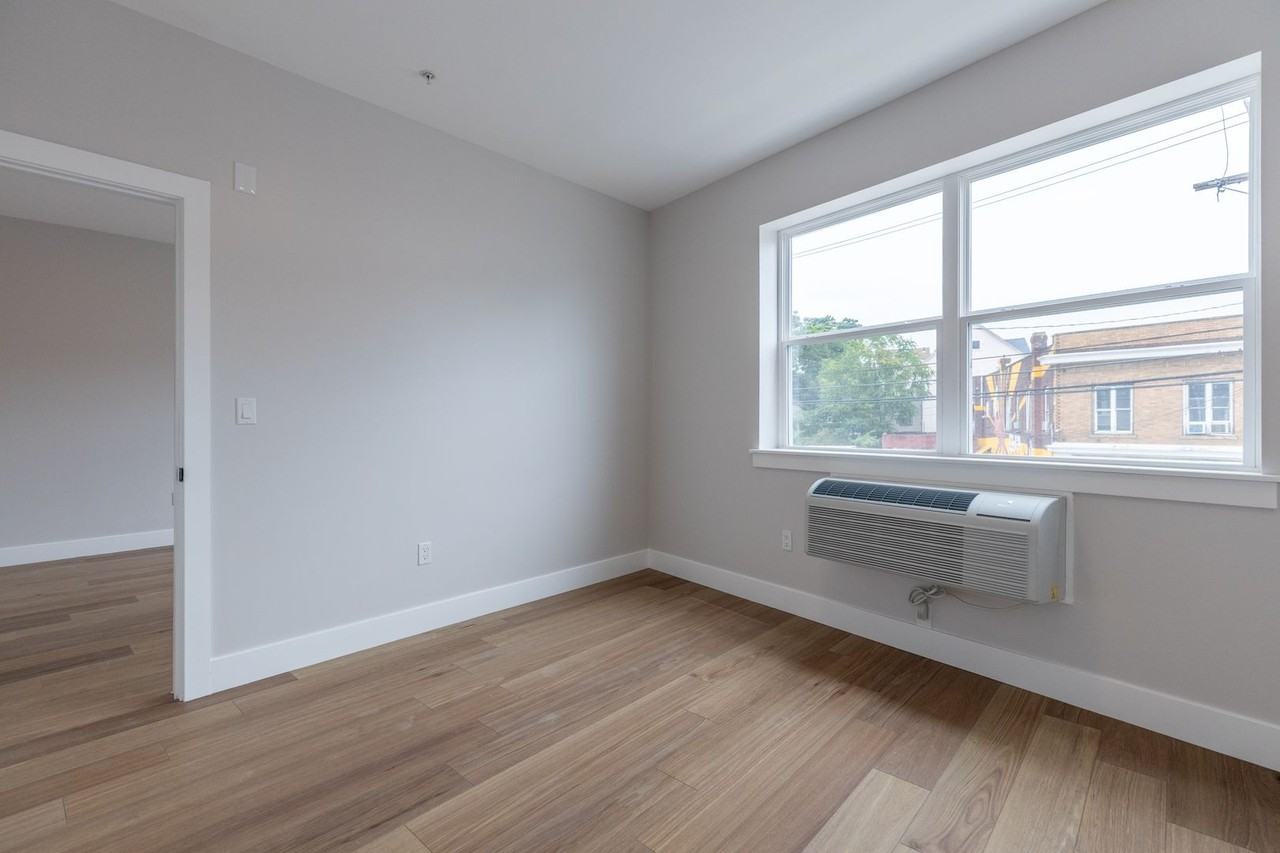 213 French St - Photo 3 of 9