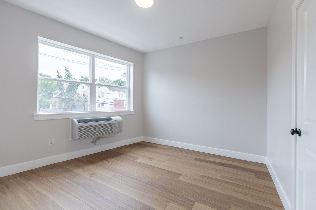 213 French St - Photo 7 of 9