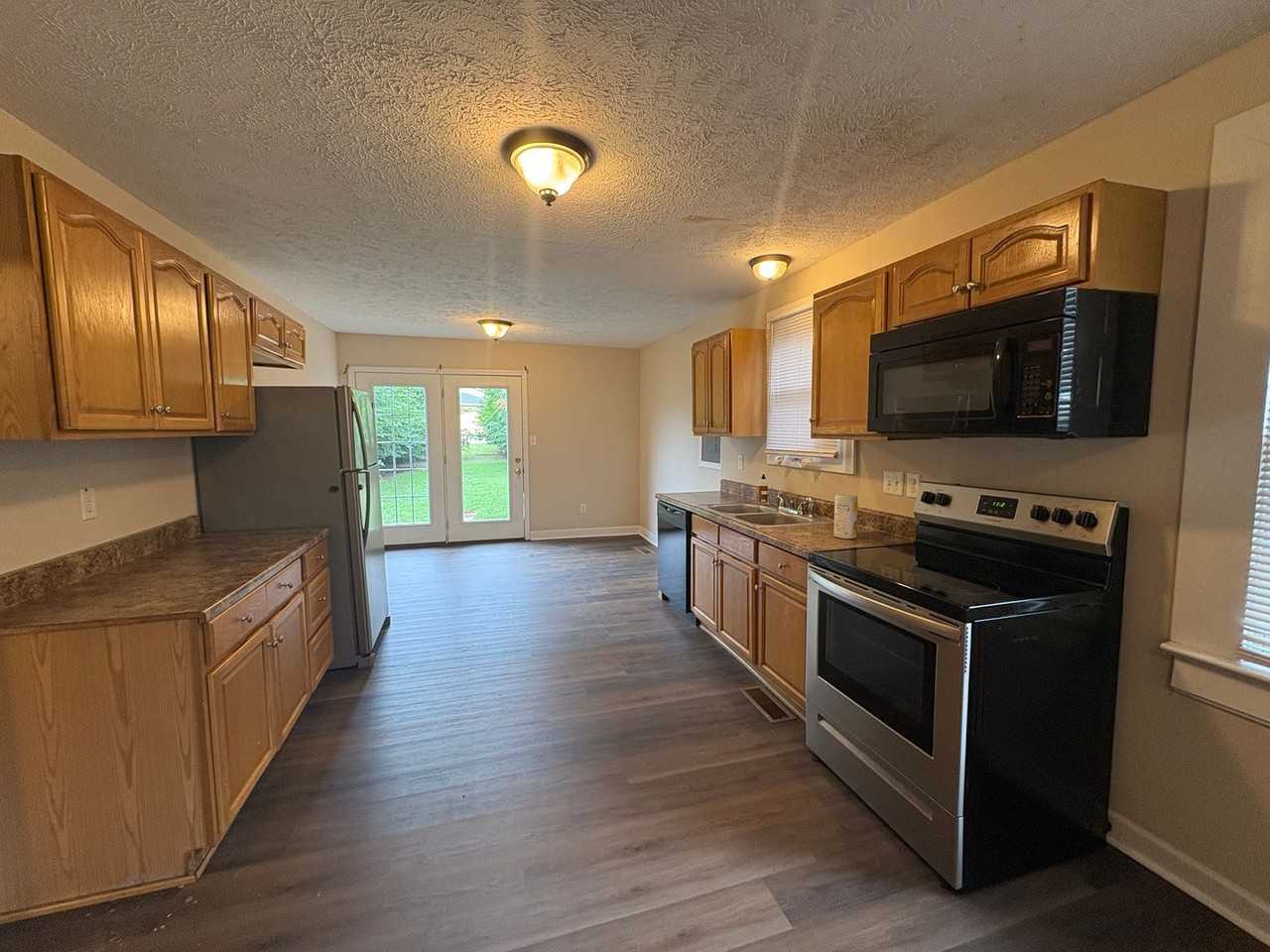 1307 Magnolia St - Photo 4 of 10