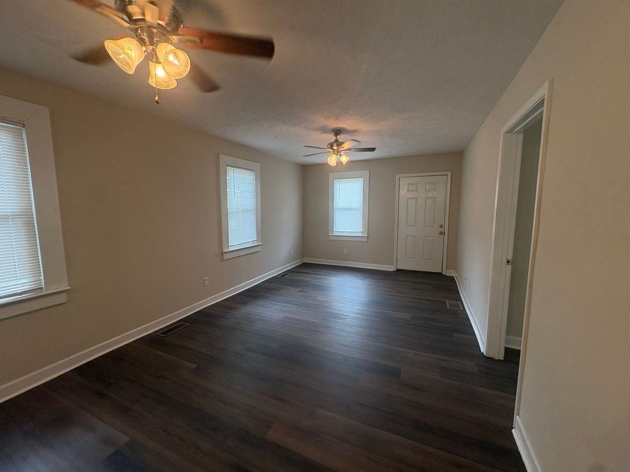 1307 Magnolia St - Photo 5 of 10