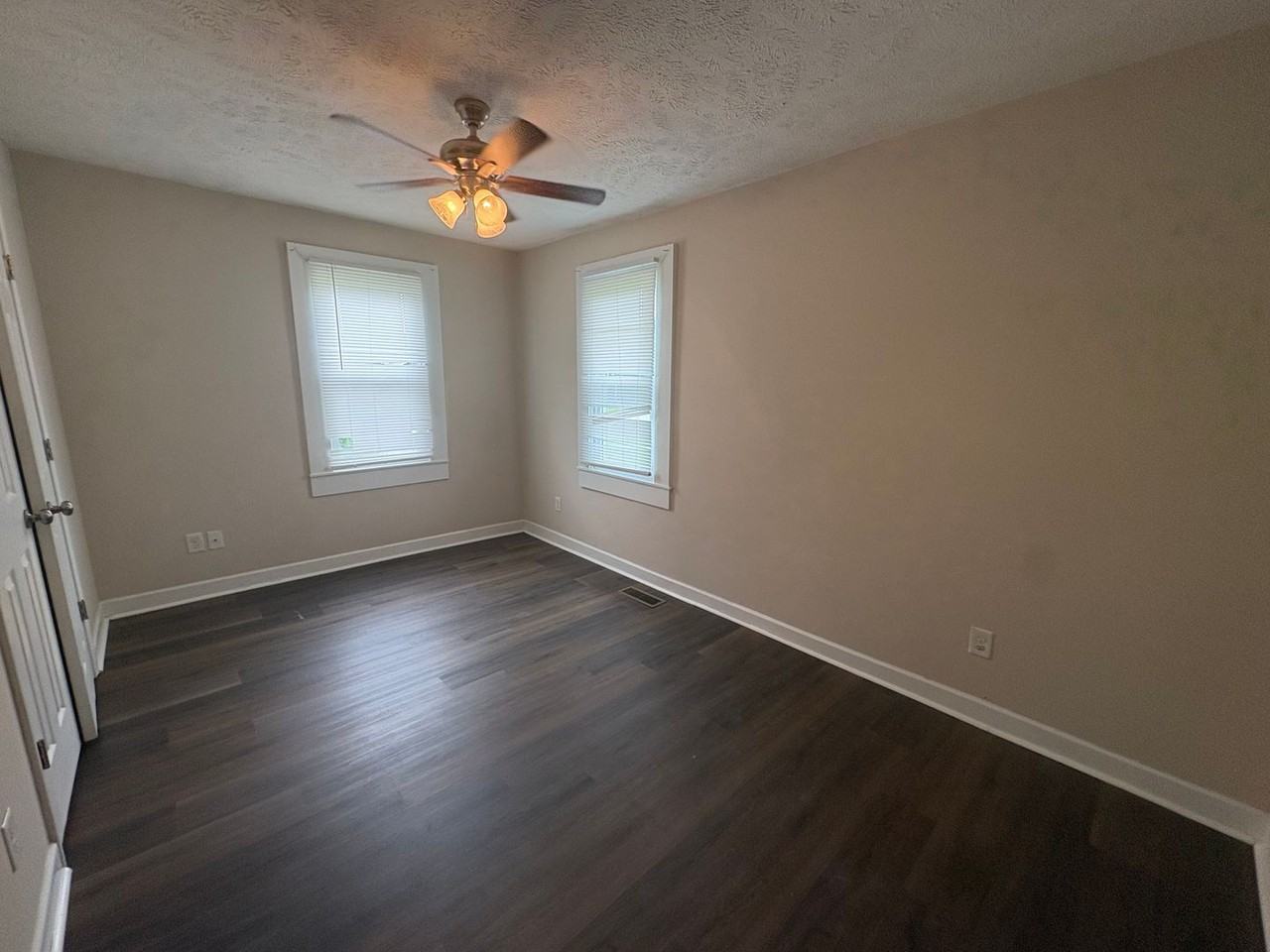 1307 Magnolia St - Photo 6 of 10