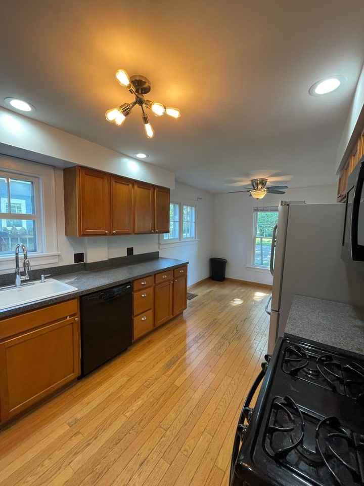 1404 E Park Pl - Photo 7 of 26