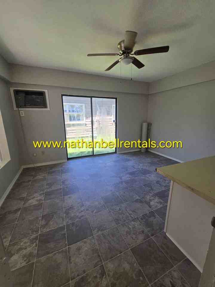 683 25th St Se - Photo 4 of 12