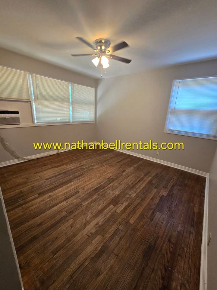 683 25th St Se - Photo 5 of 12