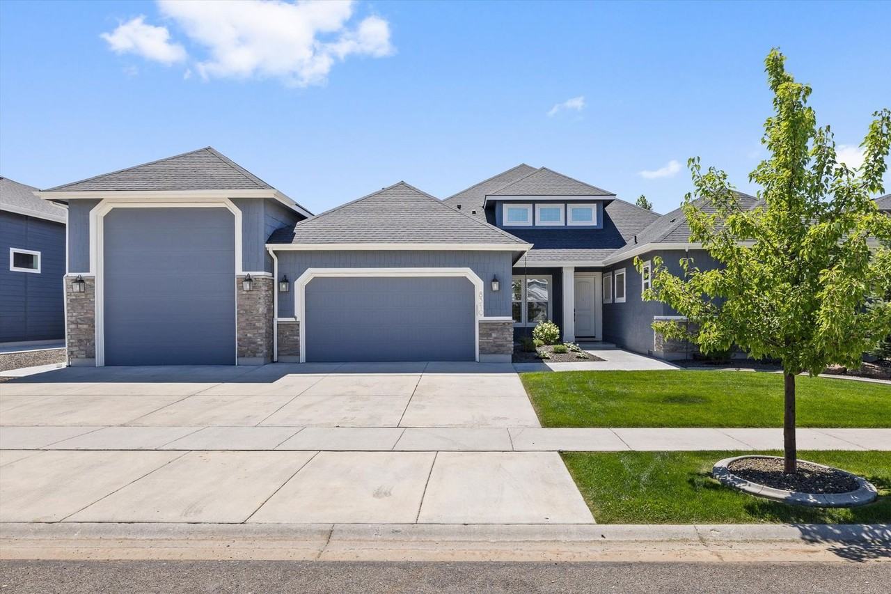 8319 W Sparks Lake Dr - Photo 2 of 39