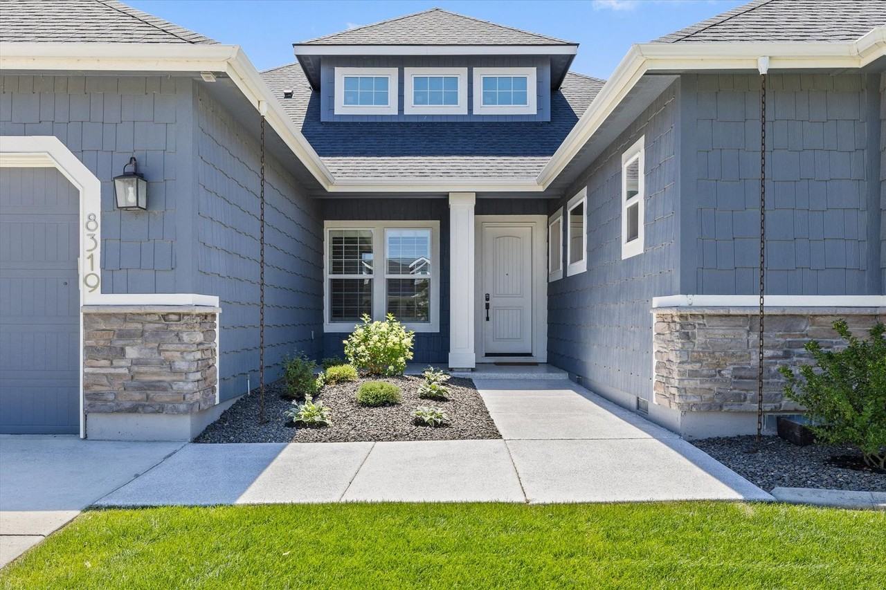 8319 W Sparks Lake Dr - Photo 3 of 39