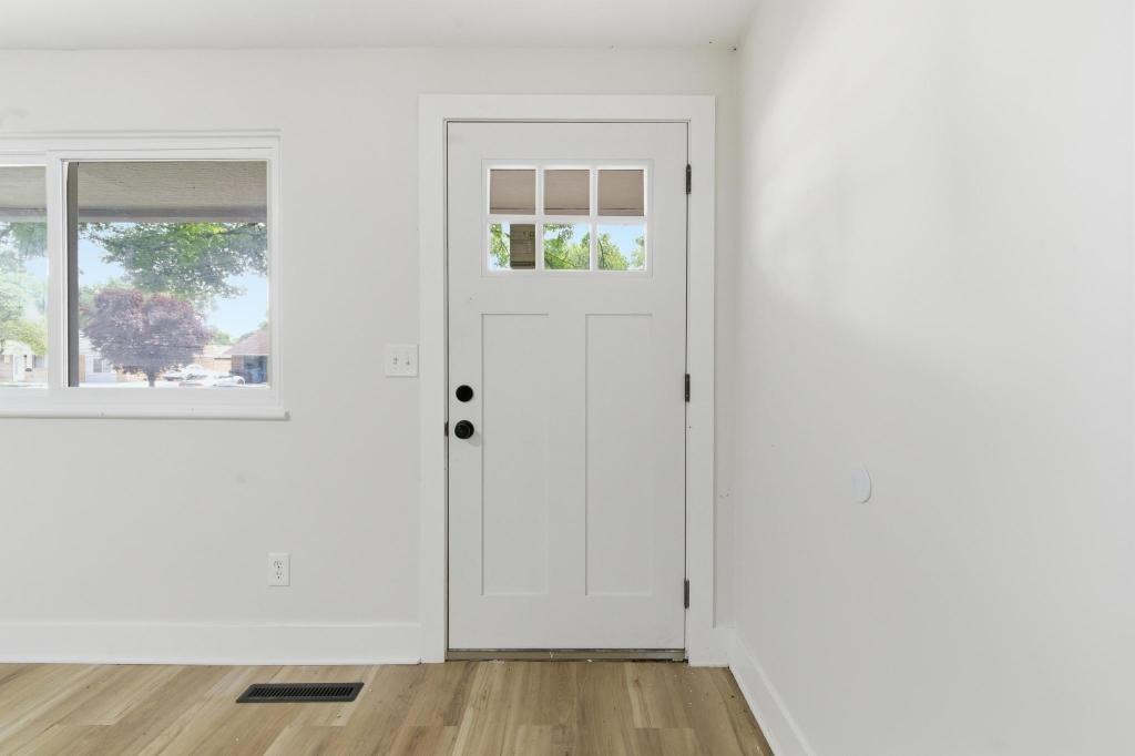 4731 Powell Rd - Photo 4 of 24
