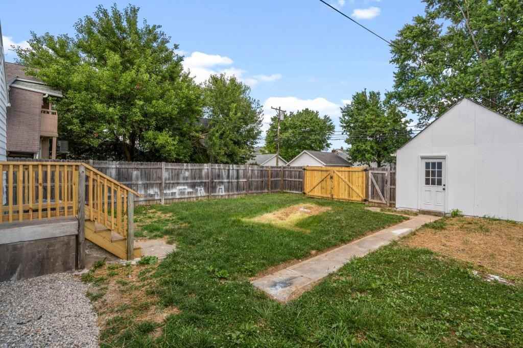 1210 Arbor Ave - Photo 3 of 30