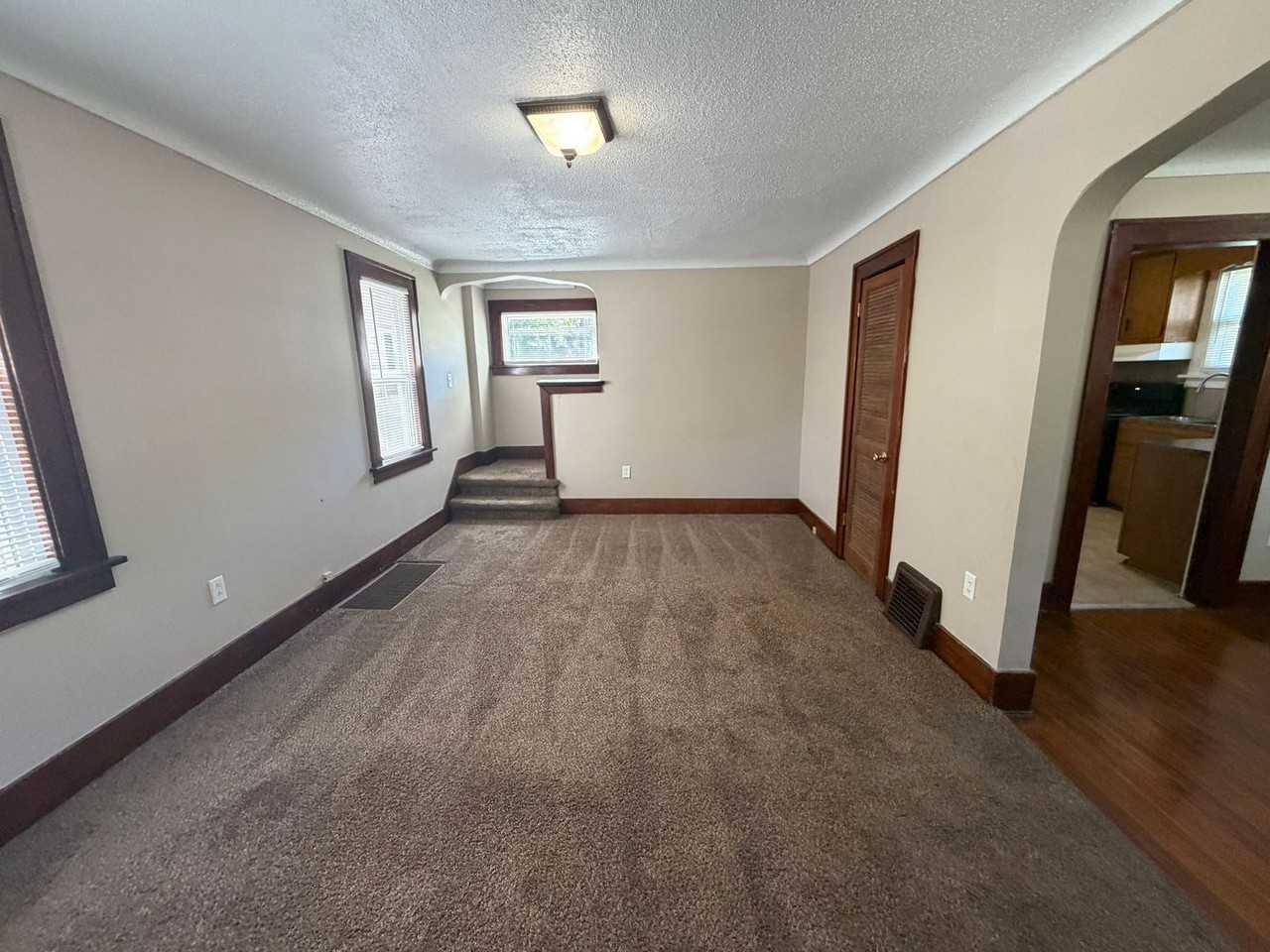 3406 Robinwood Dr - Photo 2 of 11