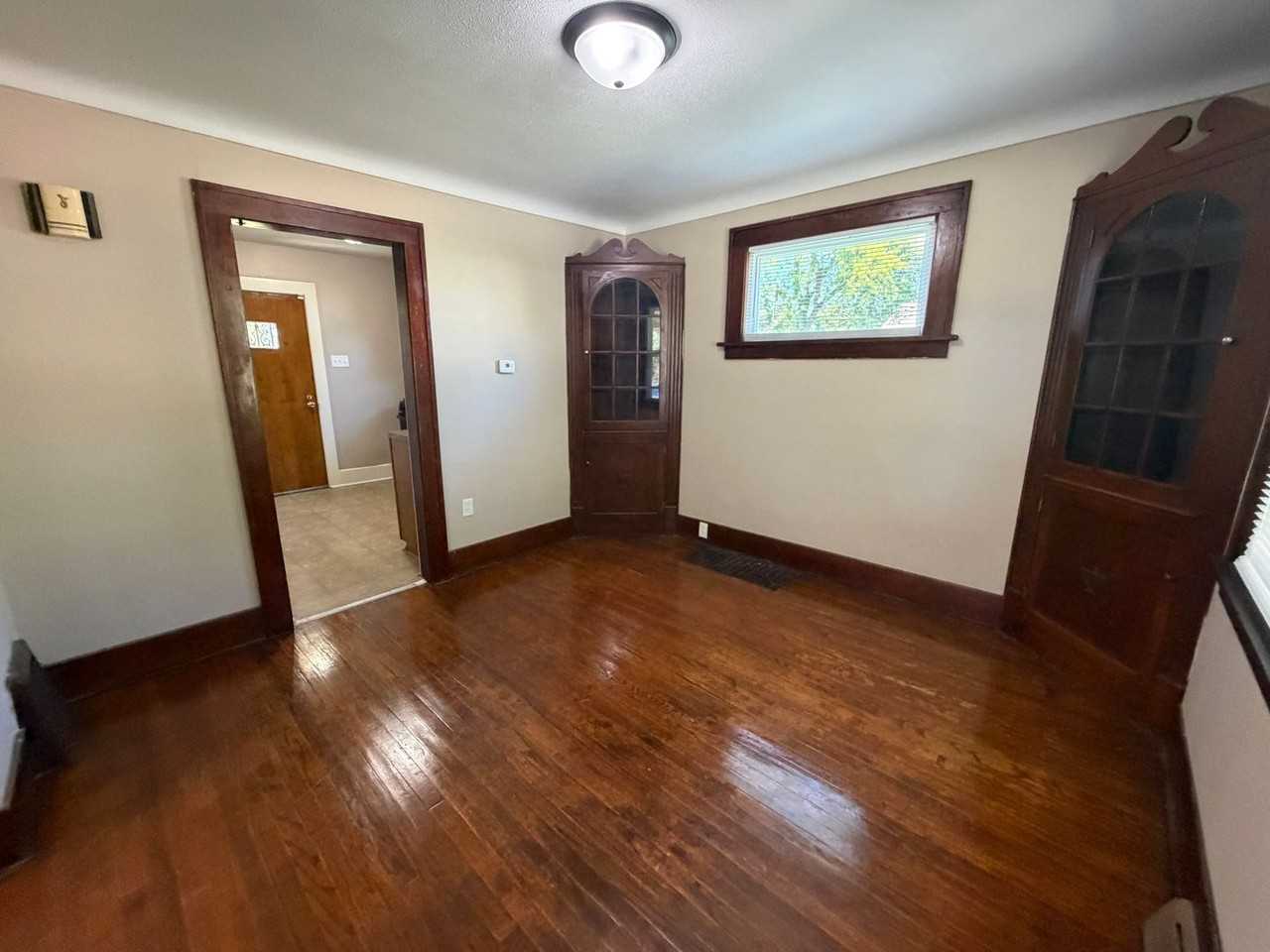 3406 Robinwood Dr - Photo 3 of 11