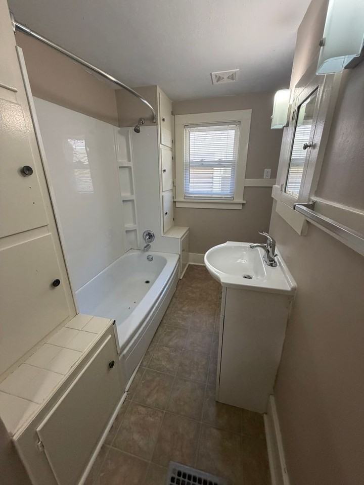 3406 Robinwood Dr - Photo 7 of 11
