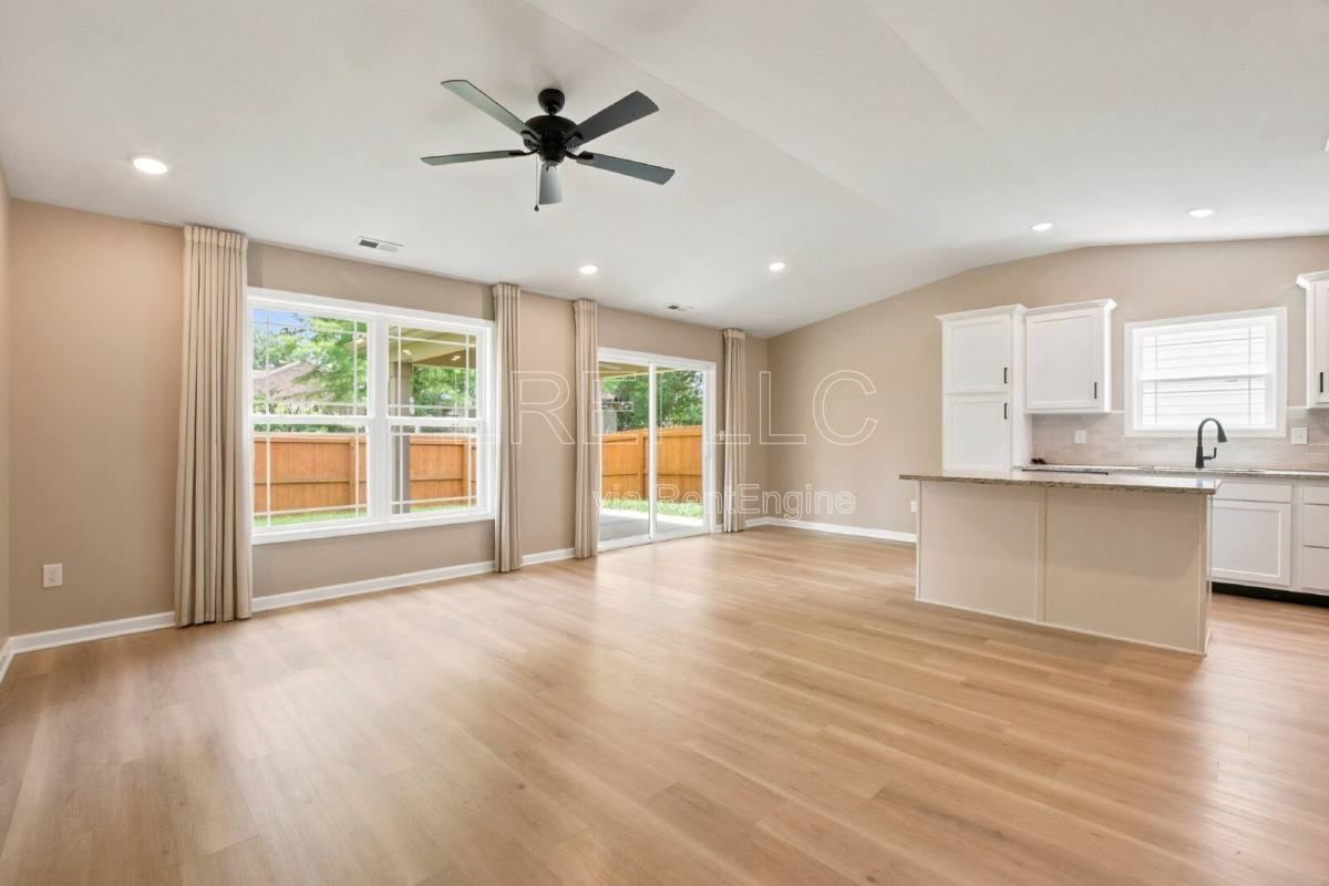 11017 Meadow Run Rd - Photo 2 of 10