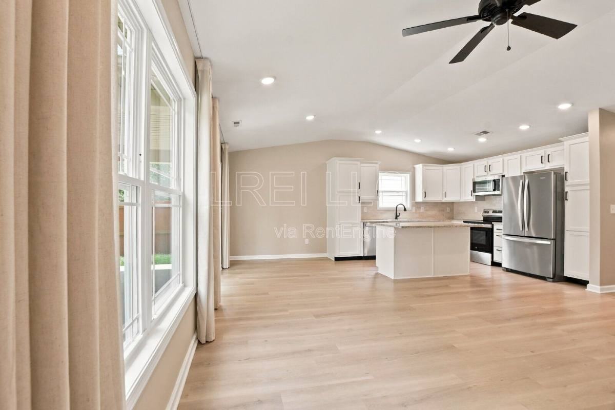 11017 Meadow Run Rd - Photo 3 of 10